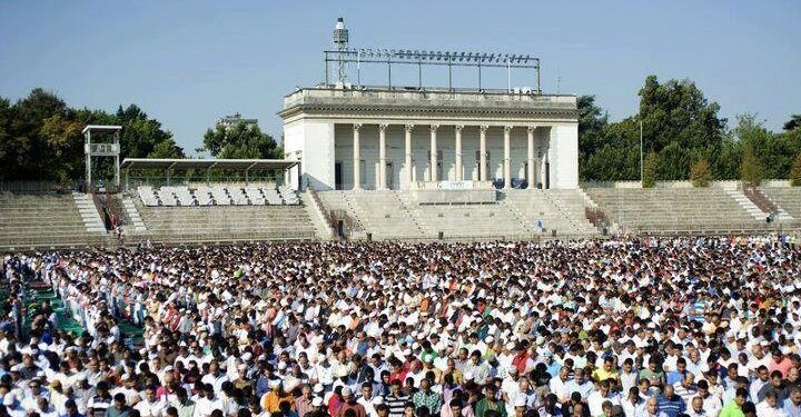La mia notte insonne prima dell’Aid del 2012, 20.000 musulmani in preghiera a Milano