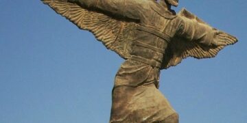 Abbas Ibn Firnas: il primo uomo che ha volato, le ali di seta, legno e piume