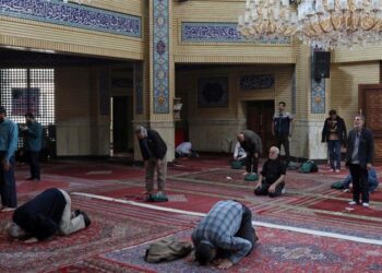 In Iran dal 16 maggio riaprono scuole e moschee