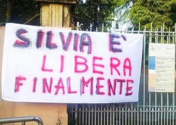 Lo striscione per Silvia Romano al Parco Trotter di Milano-VIDEO