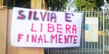 Lo striscione per Silvia Romano al Parco Trotter di Milano-VIDEO