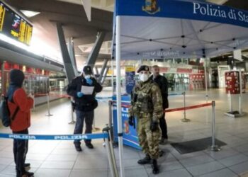 L’anarchia napoletana soffocata dalla maschera del virus