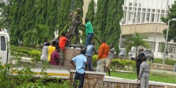 In Ghana statua di Gandhi rimossa dall’Università perché “razzista”