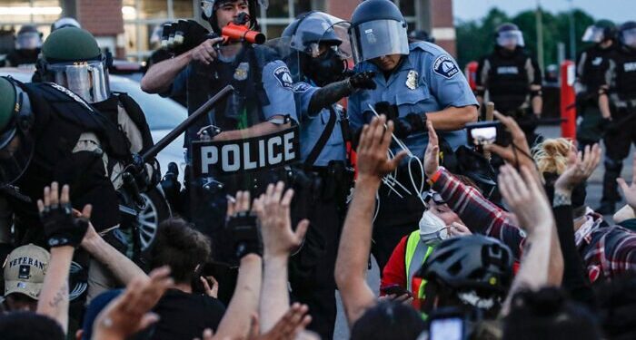 Addestrati dagli israeliani gli agenti che hanno ucciso Floyd