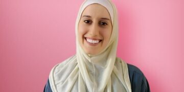 Aisha Silvia Romano si racconta per la prima volta: mi son chiesta perché a me e ho trovato Dio