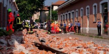 Tragedia ad Albizzate: muoiono madre e due bambini per il crollo di un cornicione