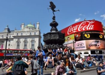 A Londra il progetto di moschea a Picadilly Circus scatena la reazione della destra islamofoba