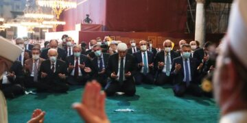 Ecco cos’ha detto ad Aya Sofia il Mufti nel primo venerdì di preghiera