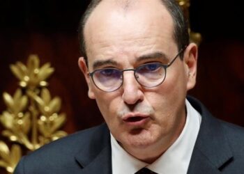 Il nuovo premier francese annuncia la lotta al “comunitarismo islamico”