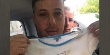 “Aiuto, stiamo morendo”, a Palermo Sufien Saghir si tuffa e salva mamma e bimbo