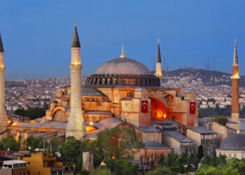 Storia di Santa Sofia: ecco perchè oggi si discute ancora del suo status