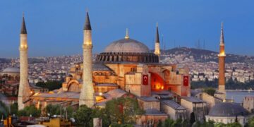 Storia di Santa Sofia: ecco perchè oggi si discute ancora del suo status