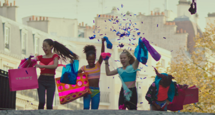 Polemiche su film netflix Cuties: sessualizza le bambine e demonizza Islam e cultura africana