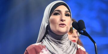 Biden rinnega l’attivista democratica Linda Sarsour per aver promosso il BDS contro Israele