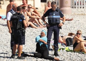 Perchè il suprematismo repubblicano francese si scaglia contro l’Islam