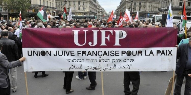 Gli Ebrei per la Pace difendono la comunità musulmana francese contro il razzismo di Stato