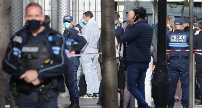 Macron smentito dalla Procura: il terrorista di Avignone non ha matrice religiosa