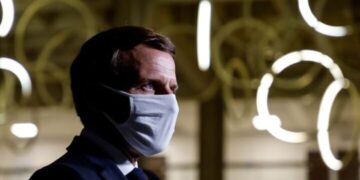 Macron lancia la sua guerra contro i musulmani francesi