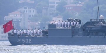 ll saluto della Marina turca