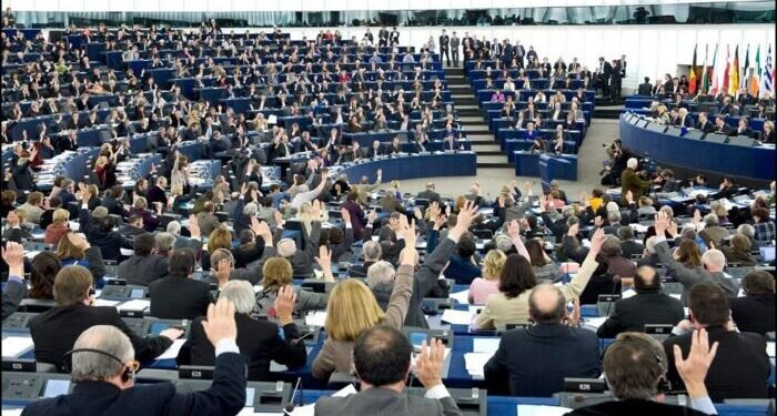 Parlamento Europeo: i tirocini siano pagati, stop allo sfruttamento giovanile