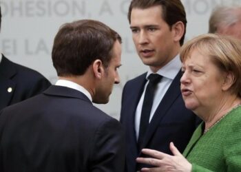 Vertice Macron e Kurz e Merkel sul terrorismo, l’Italia esclusa, stretta su Whatsapp e Schengen