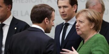 Vertice Macron e Kurz e Merkel sul terrorismo, l’Italia esclusa, stretta su Whatsapp e Schengen