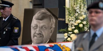 La Germania accusa 12 estremisti di progettare attacchi terroristici contro i musulmani