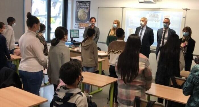 Francia: 4 bambini musulmani di 10 anni detenuti dopo un dibattito a scuola su Paty e vignette blasfeme