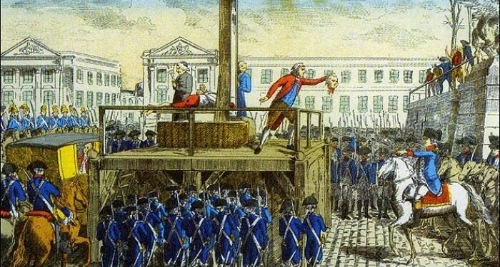 Macron twitta “Il secolarismo non ha mai ucciso nessuno” ma dimentica milioni di morti