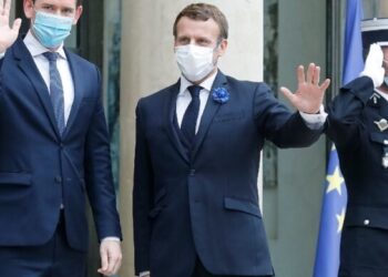 Da Macron ultimatum ai leader musulmani: voglio una carta sulla laicità in 15 giorni