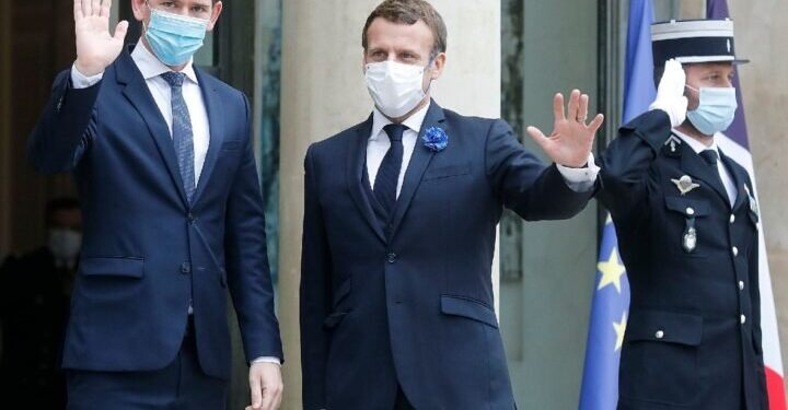 Da Macron ultimatum ai leader musulmani: voglio una carta sulla laicità in 15 giorni