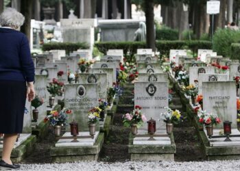 Oscilliamo tra panico e negazione perchè non accettiamo la morte