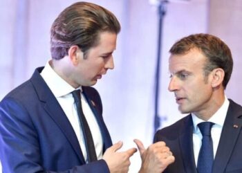 Macron fallisce nell’arruolare l’Europa contro l’Islam, Italia e Germania rispondono picche