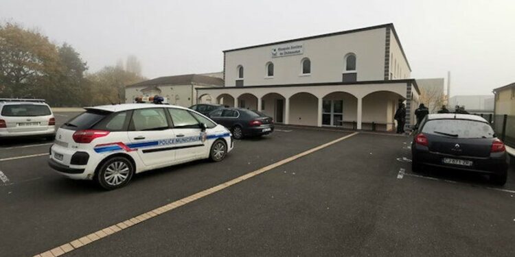 Châteaudun: uomo tenta di incendiare la moschea Mevlana 
