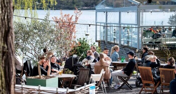 No, il modello svedese senza lockdown non ha fallito