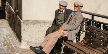 In Italia 5 anziani ogni bambino perchè fare figli è un intoppo alla felicità
