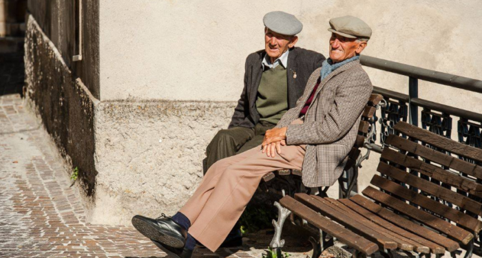 In Italia 5 anziani ogni bambino perchè fare figli è un intoppo alla felicità