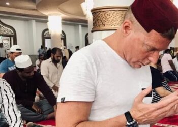 Timothy Weeks da ostaggio dei Talebani a musulmano impegnato per la pace