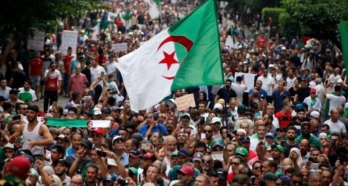 In Algeria torna in piazza il Hirak, il movimento popolare anti-corruzione
