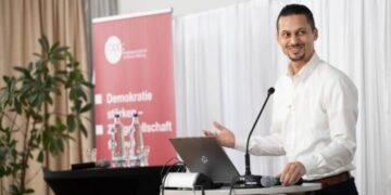 L’accademico Farid Hafez trattato come un terrorista dal governo austriaco per aver denunciato l’islamofobia