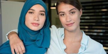 Il 52% dei liceali francesi è favorevole ai simboli religiosi e contrario alla blasfemia- Il sondaggio