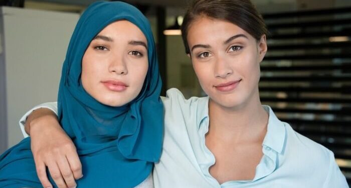 Il 52% dei liceali francesi è favorevole ai simboli religiosi e contrario alla blasfemia- Il sondaggio