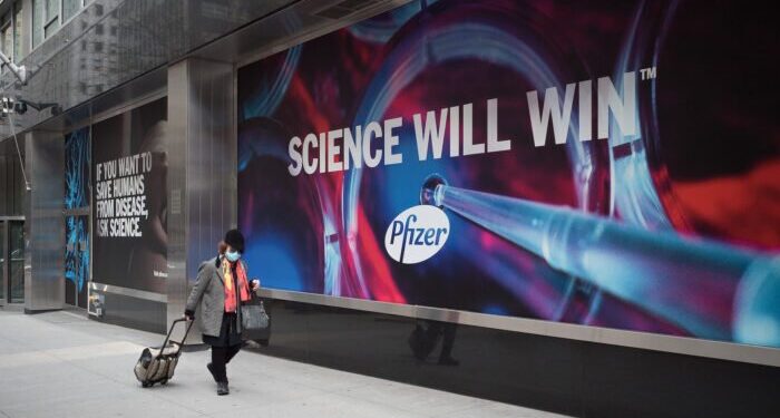 Blackrock e Vanguard: stessi azionisti per Pzifer, Google e Facebook, vaccini e social network in conflitto d’interesse?