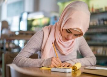 Il Senato francese aggiunge alla legge anti-Islam anche il divieto di preghiera nelle università