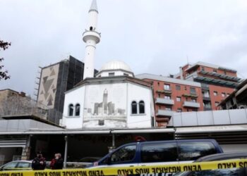 Accoltellati 5 musulmani in una moschea a Tirana: terrorismo o follia?