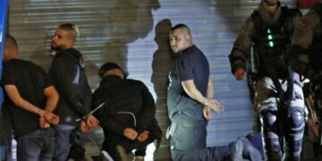 Arresti di massa e fuoco sui civili in Israele come vendetta per la sconfitta