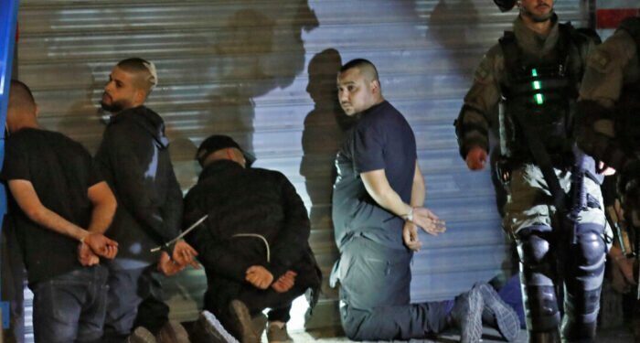 Arresti di massa e fuoco sui civili in Israele come vendetta per la sconfitta