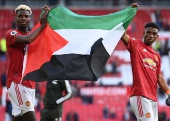Pogba e Diallo all’Old Trafford con la bandiera palestinese