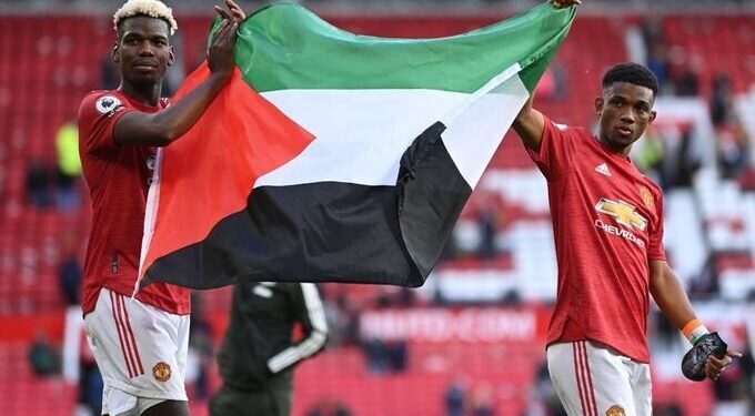 Pogba e Diallo all’Old Trafford con la bandiera palestinese
