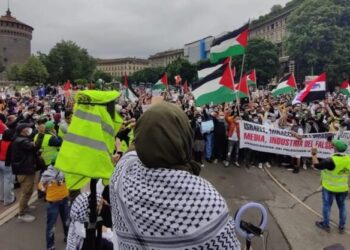 Milano, piazza piena per la Palestina:”Stop al genocidio” 